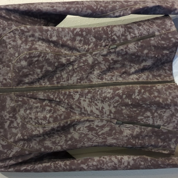 Lululemon Mist Over Windbreaker Summer Shade Medium Olive Dark Olive size 4 - Picture 4 of 15